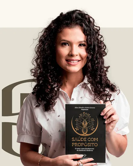 Dra. Emanuele Miranda com o livro Saúde com Propósito